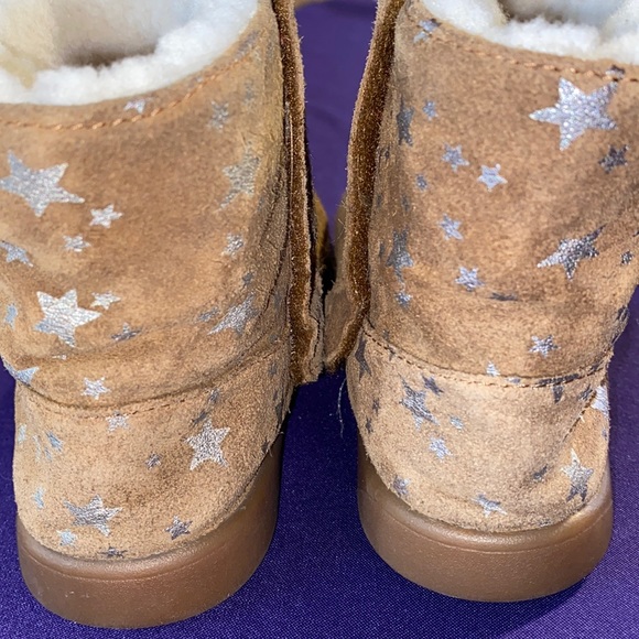 Toddler 12 tan silver stars ugg boots - Picture 4 of 6